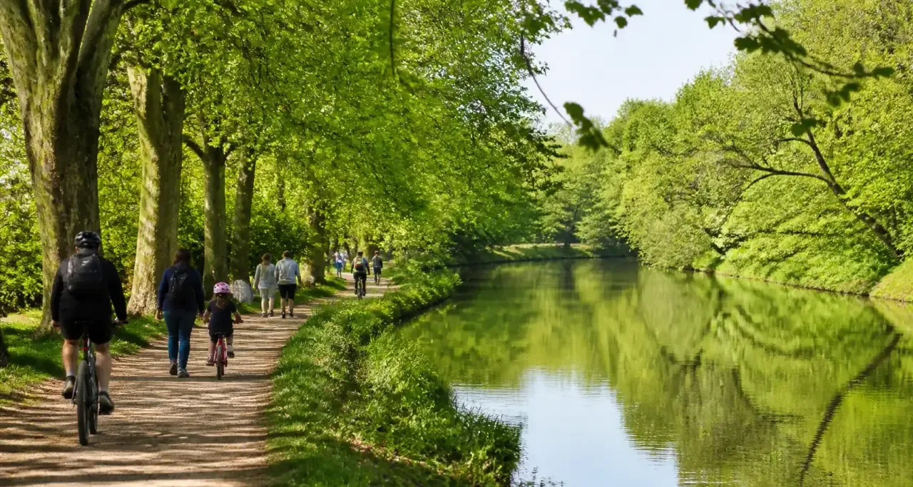 Promenade dominicale au bord de l'Erdre à Nantes
